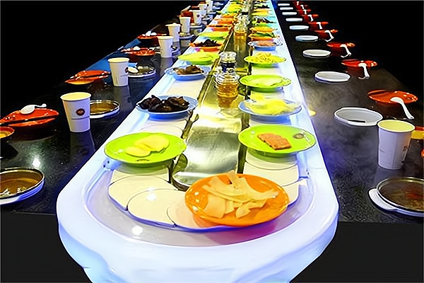 星宇旋轉(zhuǎn)小火鍋 以卓越產(chǎn)品與暖心服務(wù)，打造美食與住宿的融合新體驗